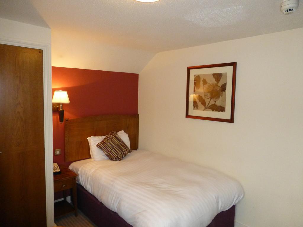 Waterloo Hotel Crowthorne Kamer foto