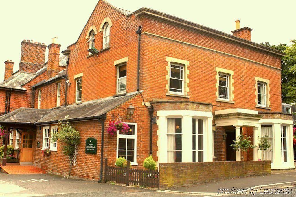 Waterloo Hotel Crowthorne Buitenkant foto