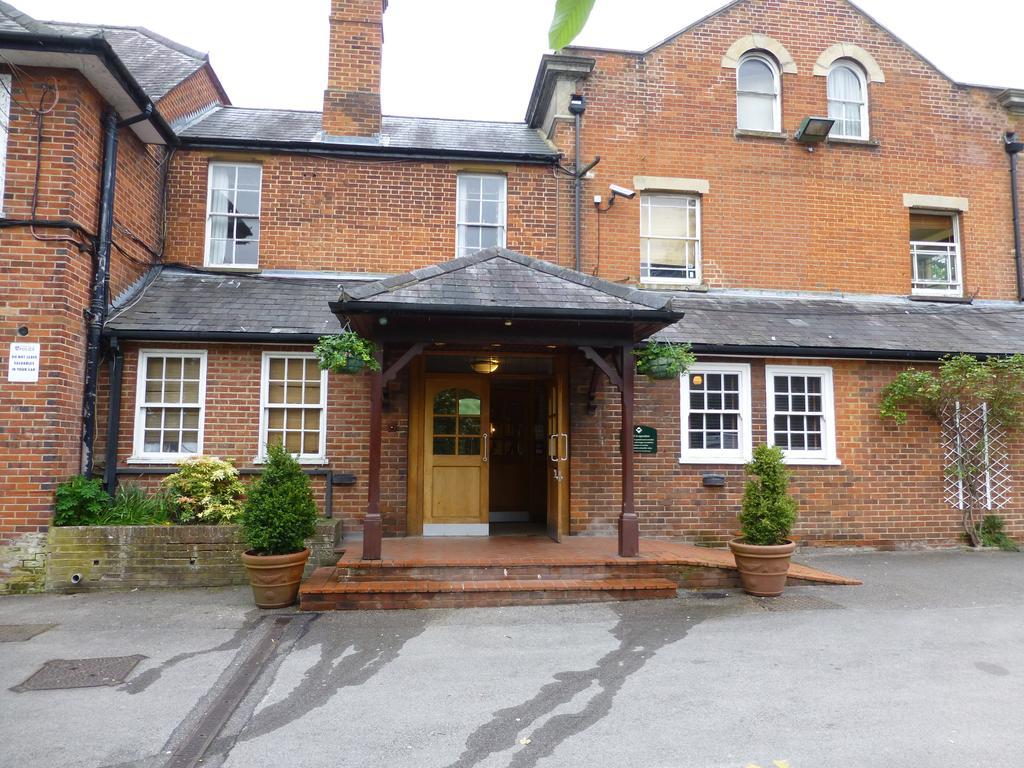 Waterloo Hotel Crowthorne Buitenkant foto